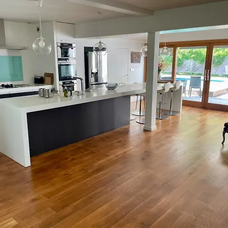 Exceptional Villa, Private Pool, Near Bordeaux Villa *
